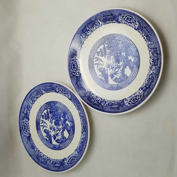 Blue Willow Dinner Plates - Picture 2 of 14